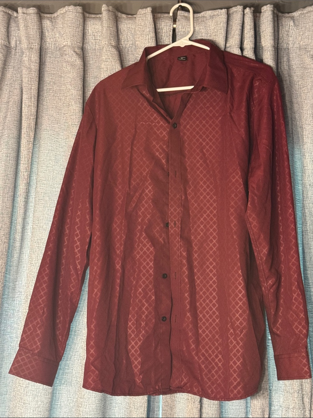 3/$15! 🎈 Men's Dress Shirt - Textured Burgundy Button-Up